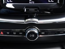Volvo XC60 D4 AWD 140kW NAVI LED VIRTUAL - 24