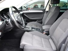 Volkswagen Passat 2.0TDi COMFORTLINE DSG ACC 1M - 12